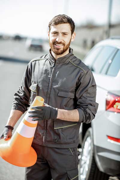 Ancsa soccorritore stradale al lavoro sorridente